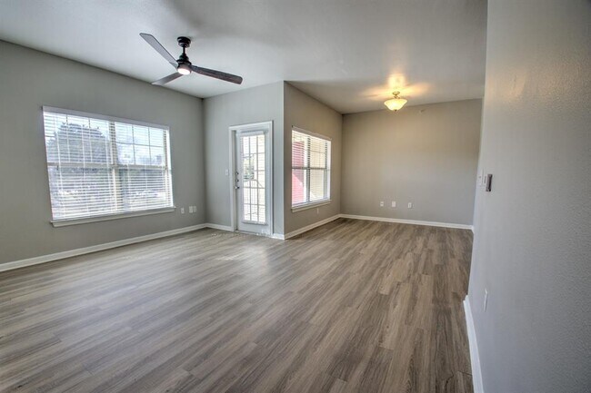 Building Photo - 2320 Gracy Farms Ln
