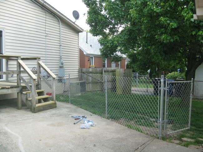 Building Photo - Welcome home to Hi Acres Neighborhood!          20260504