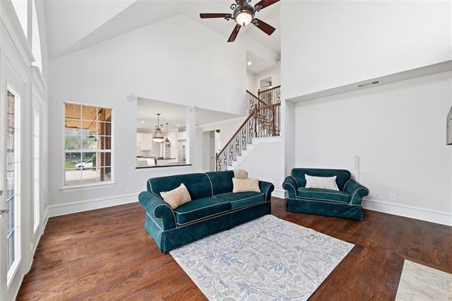 Building Photo - 715 Lakeway Dr