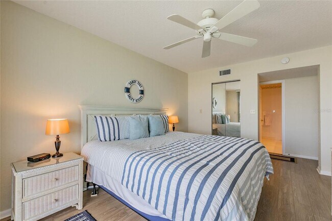 Building Photo - 5901 Bahia Del Mar Cir