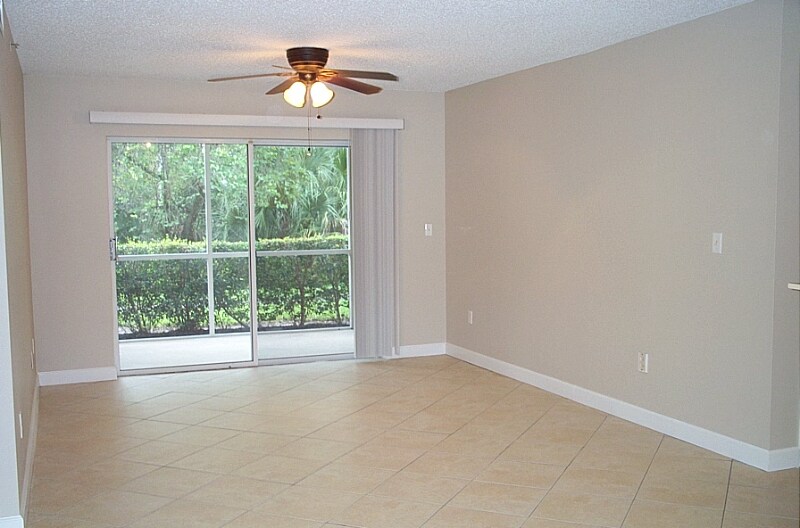 Building Photo - 1865 Florida Club Dr