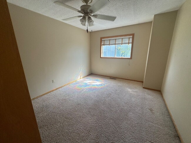 Building Photo - Charming 2-Bed Townhouse Retreat in Woodbury Spacious 1080 Sq Ft with 1 Bath.