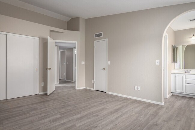 Building Photo - $500 Move-In Credit (ends 9/30) | Newly Remodeled 3BR w/ Pool