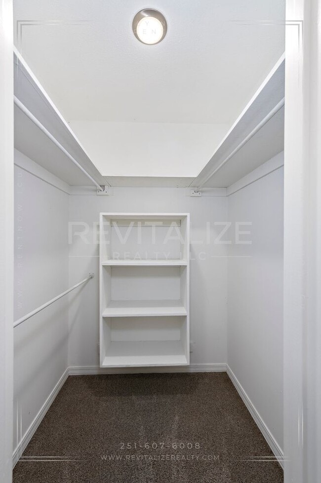 Building Photo - Alluring 3 Bed 2 Bath Home by Medal of Honor Park!