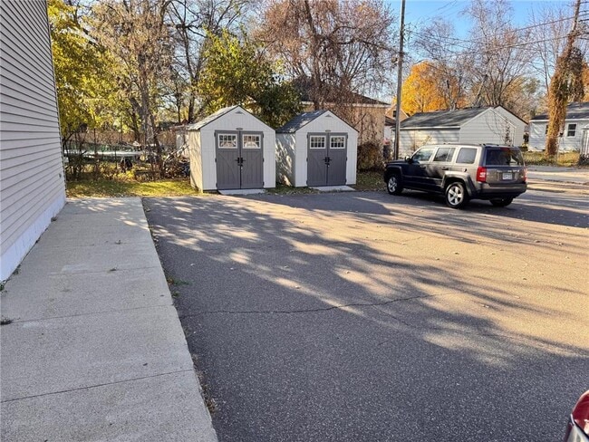 Building Photo - 810 16th St S