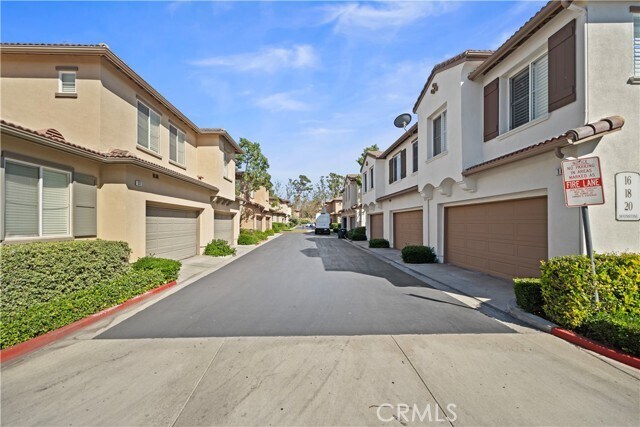 Building Photo - 18 Moonstone