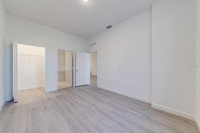 Building Photo - 633 Trikomo Dr