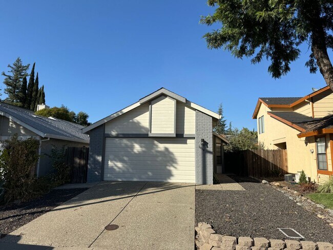 Building Photo - 1310 Puebla Way