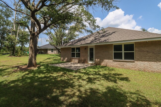 Building Photo - 14097 Plantation Oaks Dr
