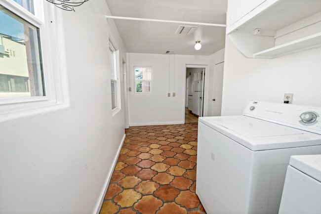 Building Photo - PRE-LEASE for AUGUST 2026 - Sam Hughes Bungalow