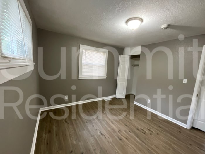 Building Photo - 8608 Crystal Ave