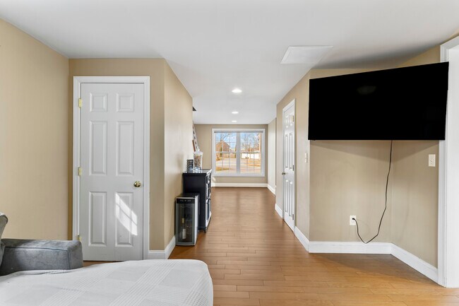 Building Photo - 60 Merrifield Ct