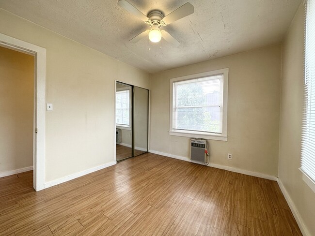 Building Photo - Cute 1 Bedroom 1 Bathroom Unit