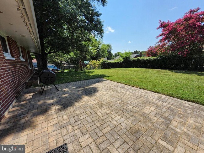 Building Photo - 6205 Yosemite Dr