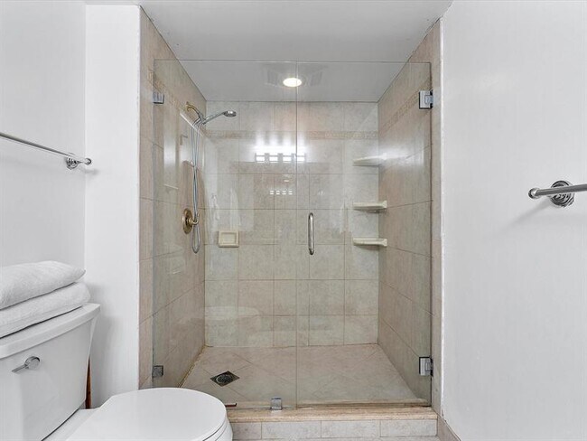 Building Photo - 3400 Galt Ocean Dr