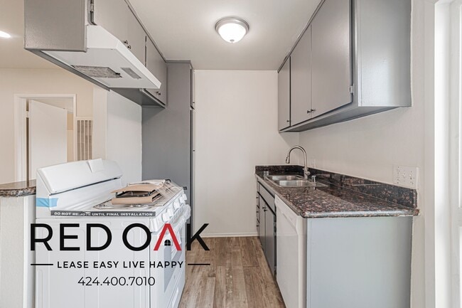 Building Photo - 7350 Hazeltine Ave