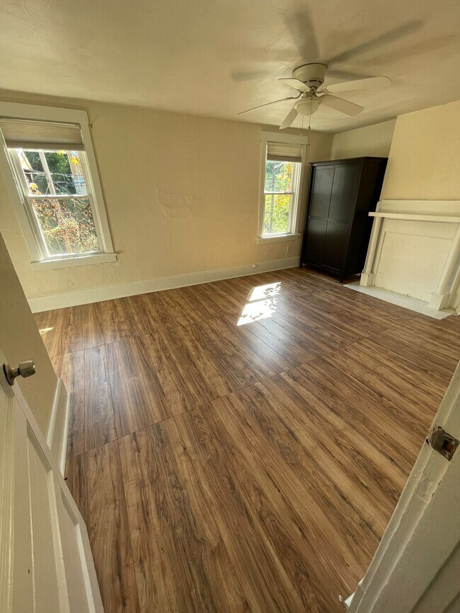 Building Photo - 1528 Methyl St