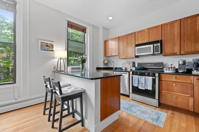 Primary Photo - 32 Yarmouth St