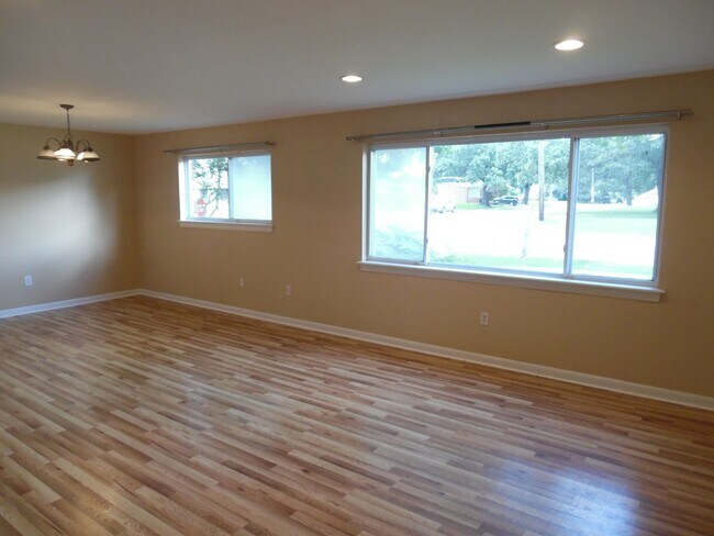 Building Photo - N260