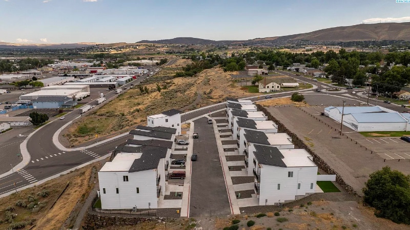 Building Photo - 425 War Room Ct