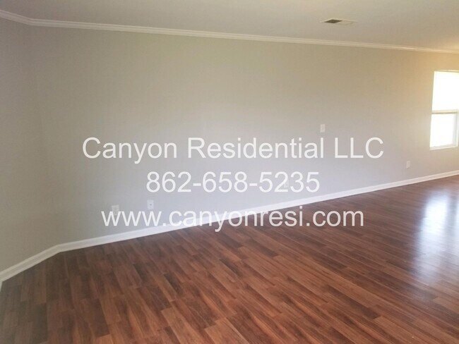 Building Photo - 103 Dormont Dr NE