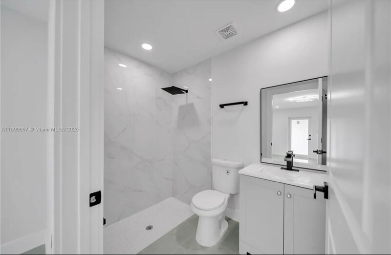 Building Photo - 513 Walter Gifford Ave S