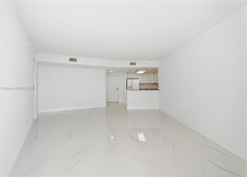 Building Photo - 19501 W Country Club Dr