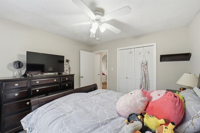 Building Photo - 1306 Carriage Dr