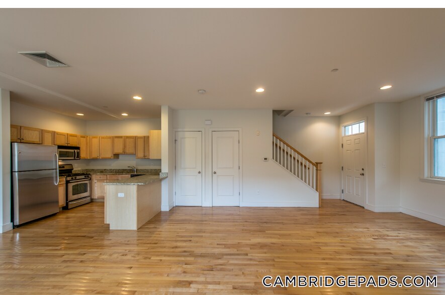 Building Photo - 110 Second St.