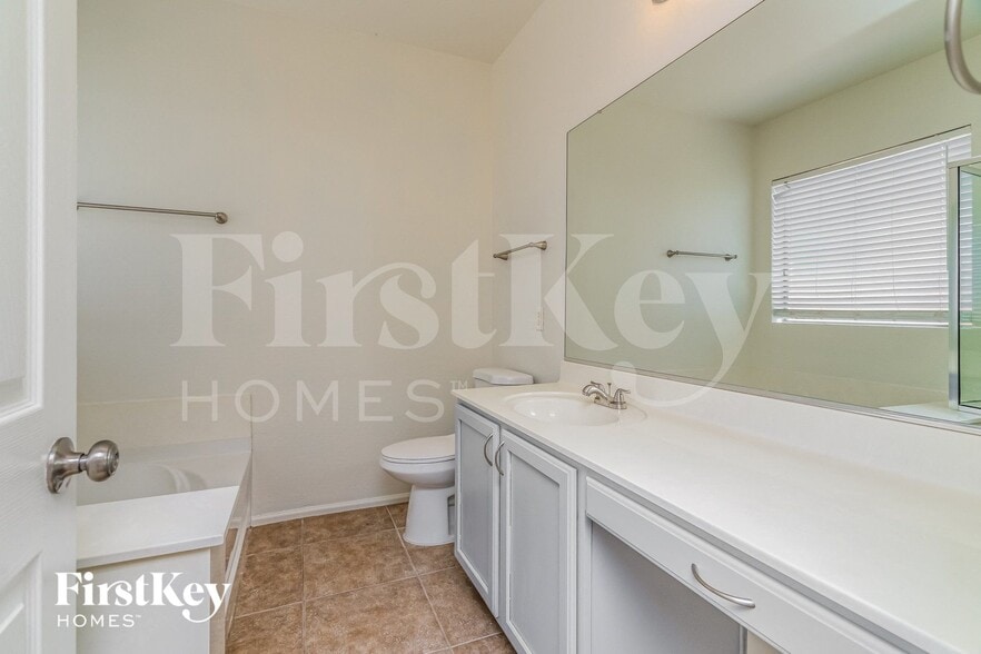 Building Photo - 931 W Oak Tree Ln