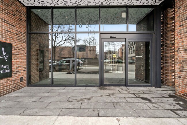 Building Photo - 1379 W Randolph St