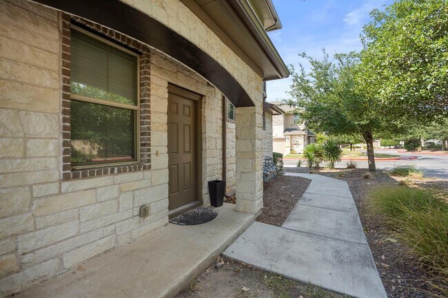Building Photo - 2880 Donnell Dr