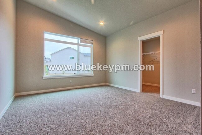 Building Photo - 3 Bed, 2.5 Bath Townhome Near WSU and Legacy Salmon Creek