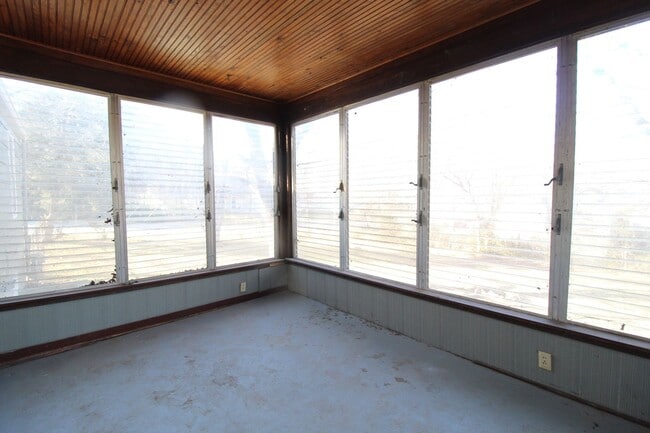 Building Photo - 2 Bedroom 1 Bath Home In The Waldo Area