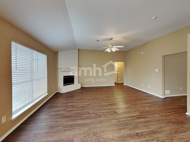 Building Photo - 432 Round Rock Rd