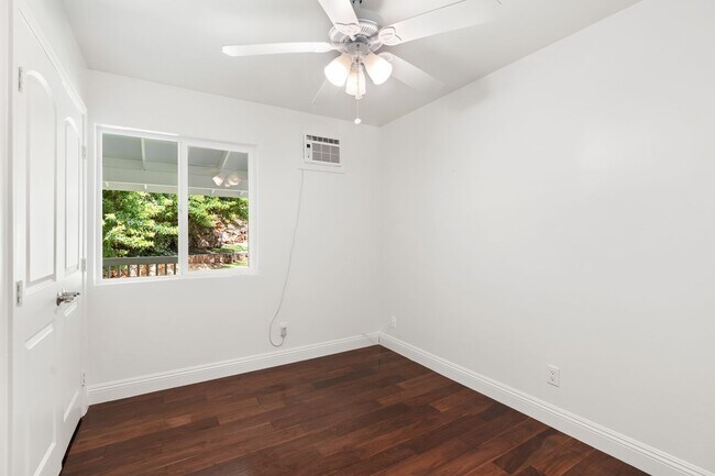 Building Photo - Kahala Home 5 bedroom 4 bath with Large Yard