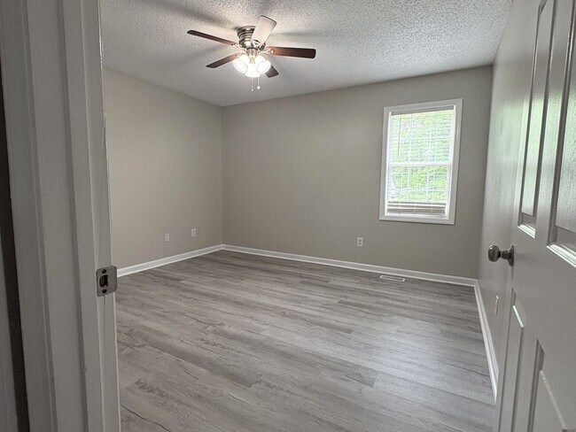 Building Photo - 105 Lonesome Wind Way