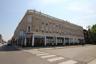 Building Photo - 4007 W School St