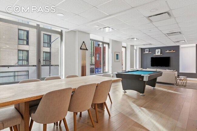 Building Photo - 319 Schermerhorn St