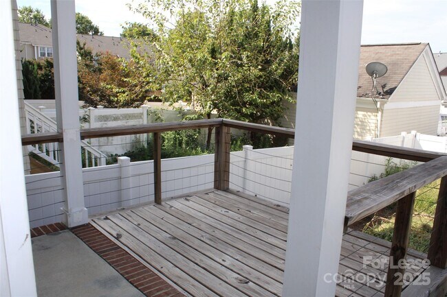 Building Photo - 541 Jetton St