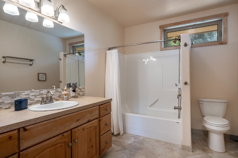 Building Photo - 23 Lilac Ln