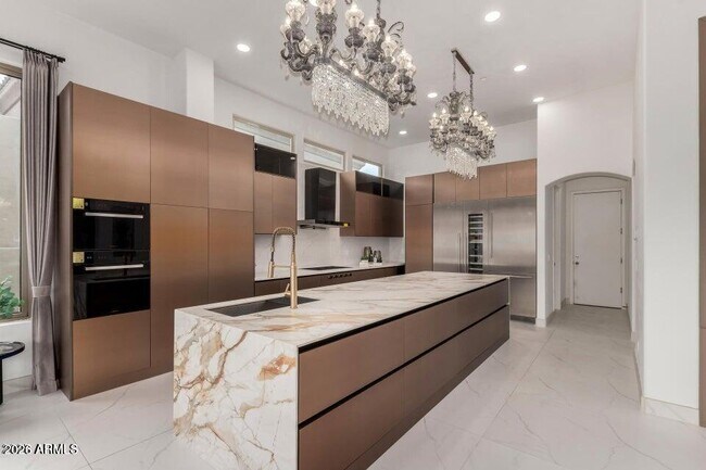 Building Photo - 11312 E Greenway Rd