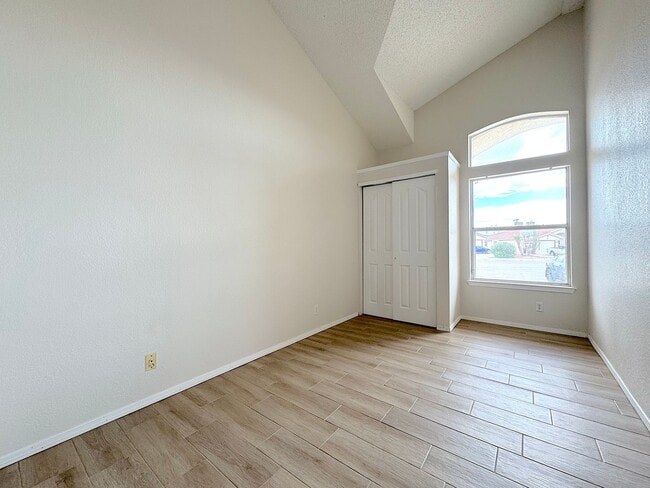 Building Photo - East El Paso 2bed/2Bath Duplex!