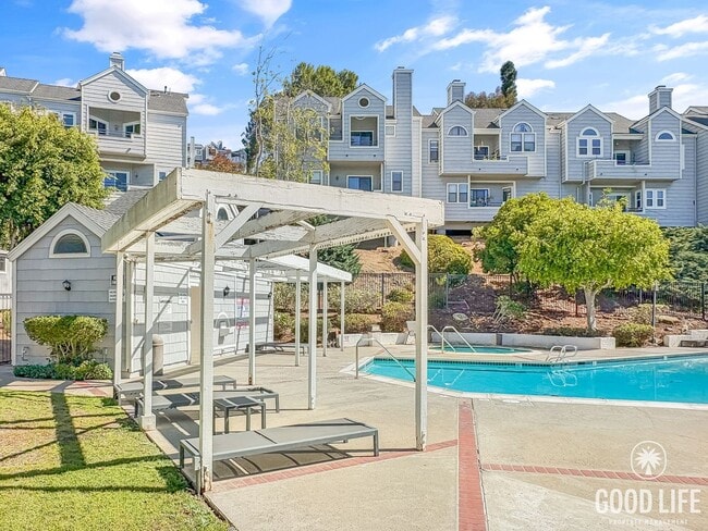 Building Photo - Modern 2-Story Split-Level Home with Commu...