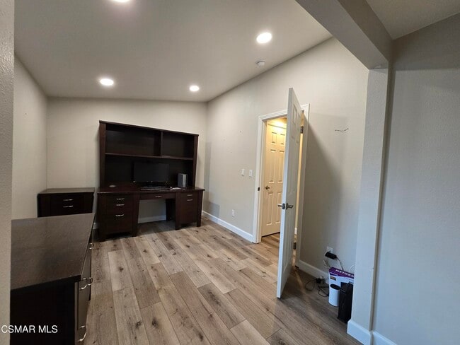 Building Photo - 1129 Burtonwood Ave