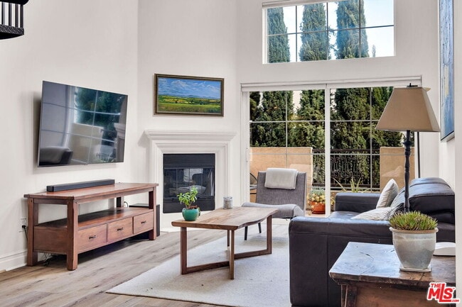 Building Photo - 15206 Burbank Blvd