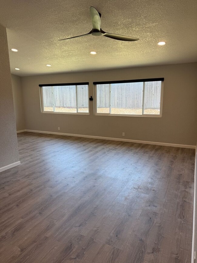 Building Photo - 708 Meadow Way