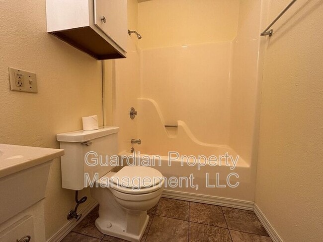 Building Photo - 116 E 3rd St