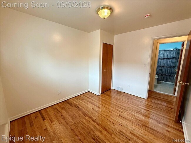 Building Photo - 5627 Clippert St