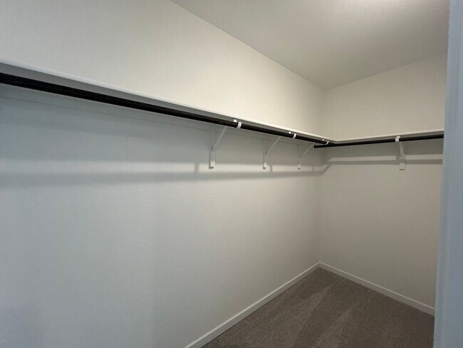 Building Photo - Great New Construction 3/2 Home In Waters Edge